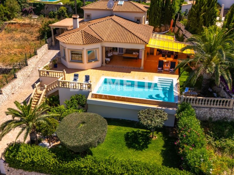 Foto 1e34e1b9-275e-4562-a8b3-92d74d20469c. Casa amb aparcament piscina a El Montgó Dénia