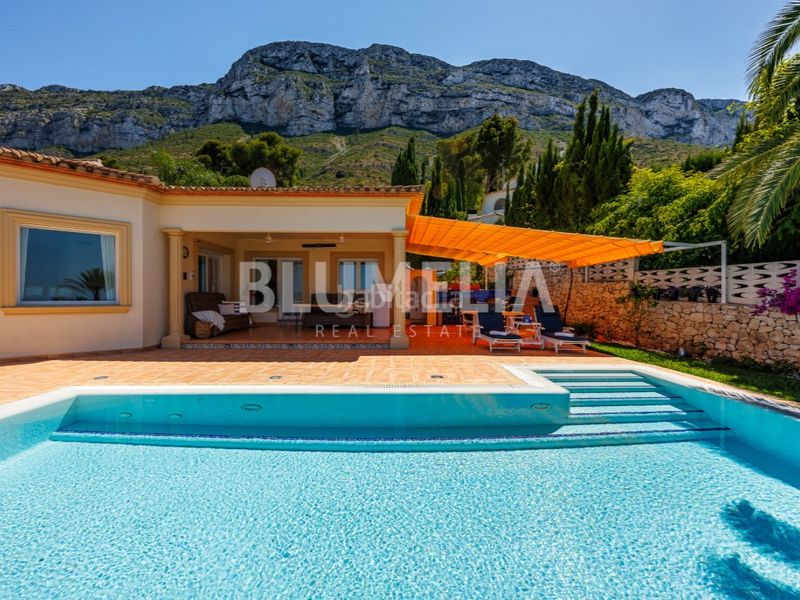 Foto e8016b1c-2e1d-4dd6-9cab-8bb5ae6488fe. Casa amb aparcament piscina a El Montgó Dénia