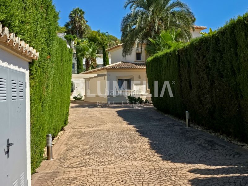 Foto 5923e7ba-5604-4696-89fa-366e32100375. Casa amb calefacció aparcament piscina a El Portet-Pla del Mar Moraira