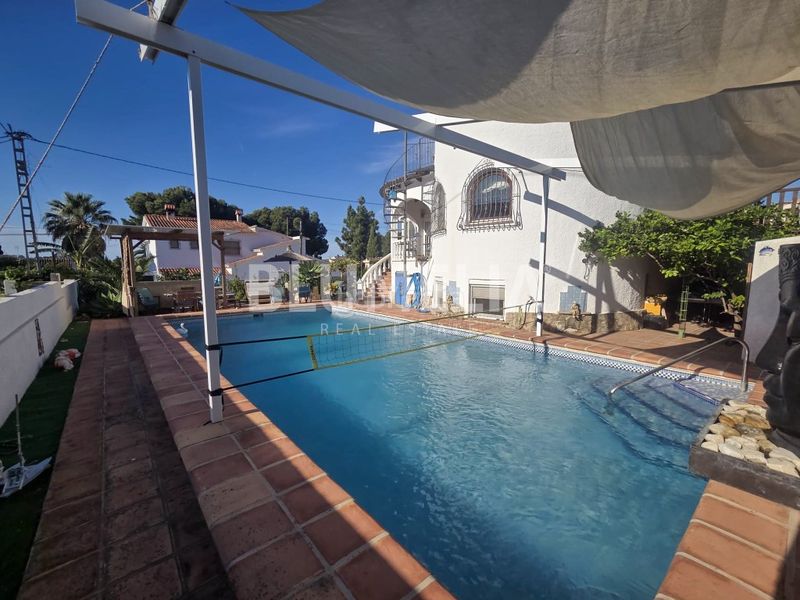 Foto a62636ab-d9fa-413a-b8d6-42ed83ff7aa3. Casa amb calefacció aparcament piscina a El Montgó Dénia