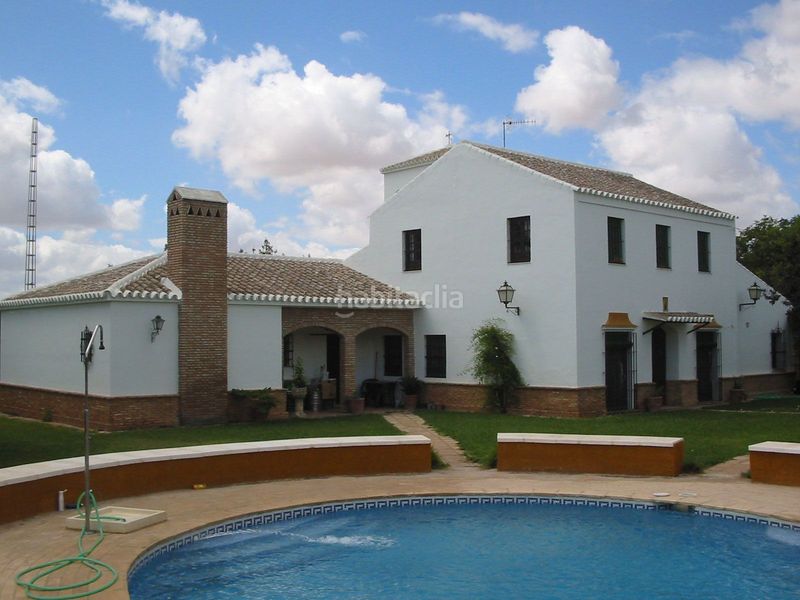 Foto e8b914b2-8aad-47f0-ab39-888aa9341716. Masia amb xemeneia piscina a Marchena