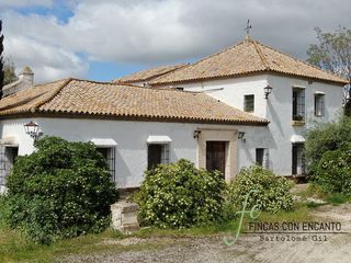 Mas à Marchena. Precioso cortijo andaluz en la puebla de cazalla para celebracio