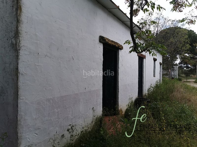 Foto a1d59025-7631-4709-b41c-d4f4df700b69. Masia amb xemeneia piscina a Marchena