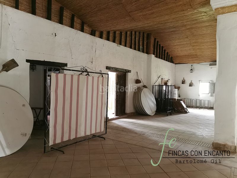 Foto dd303ef2-e114-4c4a-88f4-bf2f80cf2f04. Masia amb xemeneia piscina a Marchena