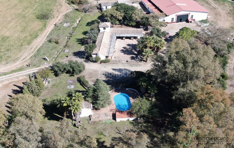 Foto 1b90ad54-8f8c-45d7-a4b2-4fdbfa252b21. Masia amb xemeneia piscina a Marchena