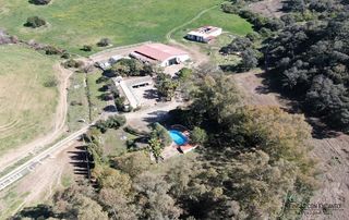 Bauernhof in Marchena. Magnífica finca ecuestre con cortijo en la puebla de cazalla