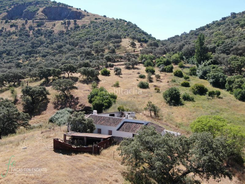 Foto 5c4c60cb-a43f-42ee-8733-b5f9de441d48. Masia amb xemeneia piscina a Cazalla de la Sierra