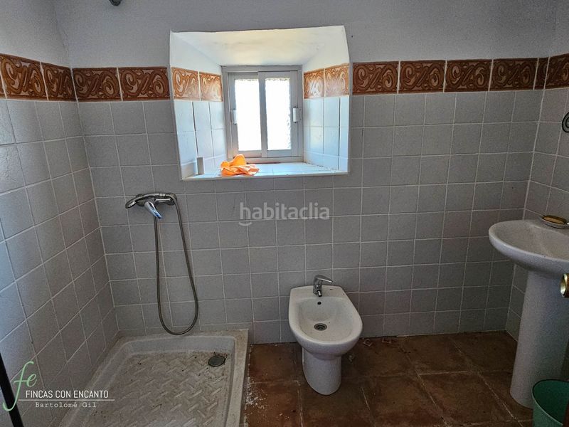 Foto c344c9c1-9654-41c3-9c81-6dde78ae7bf2. Masia amb xemeneia piscina a Cazalla de la Sierra
