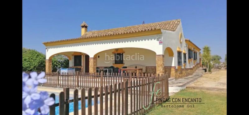 Foto b70ee36a-e6c3-4449-ab0c-308e9adaeb13. Masia amb xemeneia aparcament piscina a Arcos de la Frontera