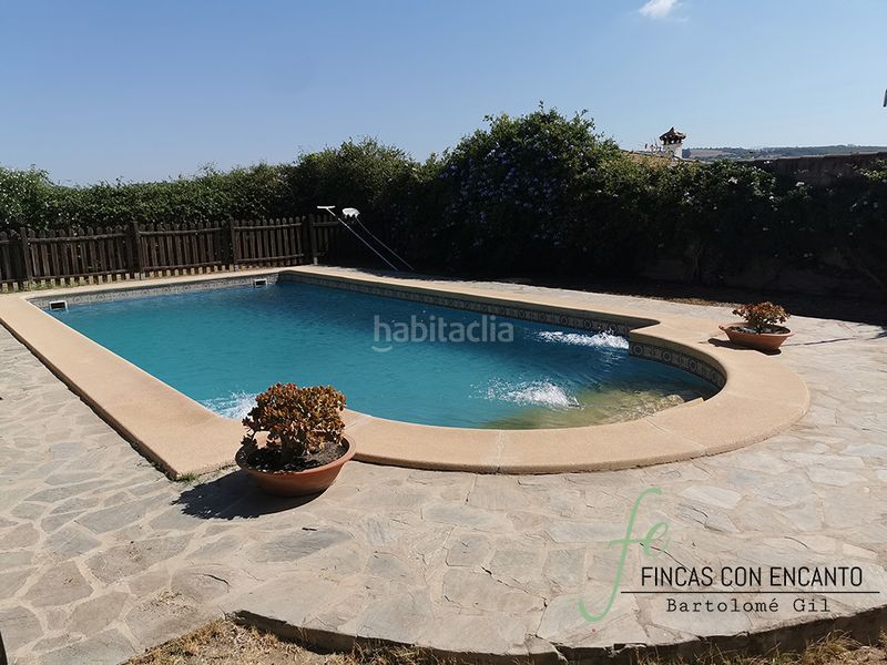 Foto fe315f53-1e9f-44e0-a516-c0b5505c856a. Masia amb xemeneia aparcament piscina a Arcos de la Frontera