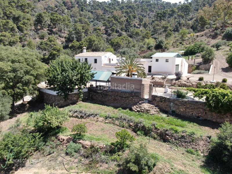 Foto 2caf6d70-8ae0-40b5-be66-4912c7219341. Masia amb xemeneia calefacció aparcament piscina a Málaga