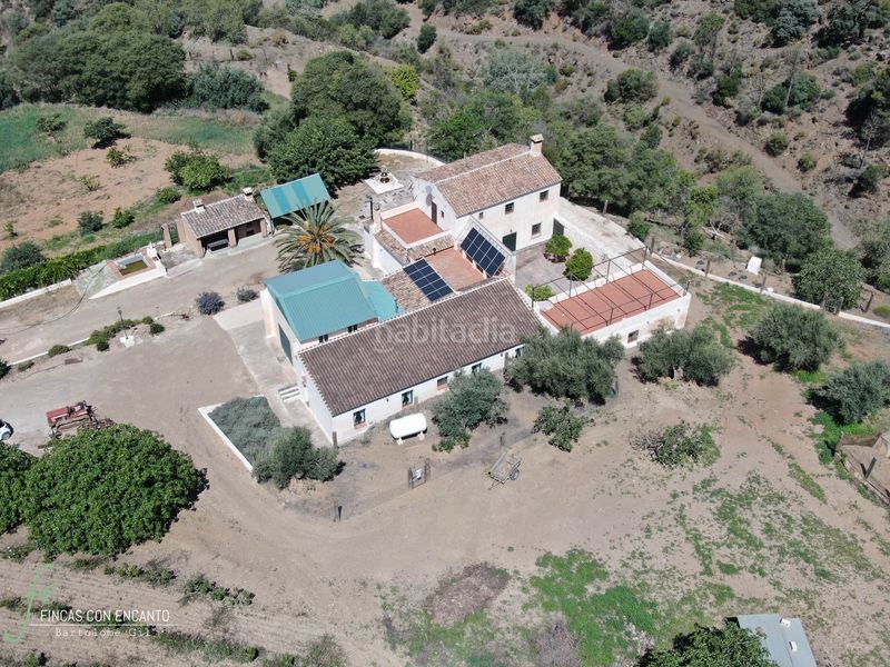 Foto 8dfc4f70-b975-4cd2-b096-9e899d21b82a. Masia amb xemeneia calefacció aparcament piscina a Málaga