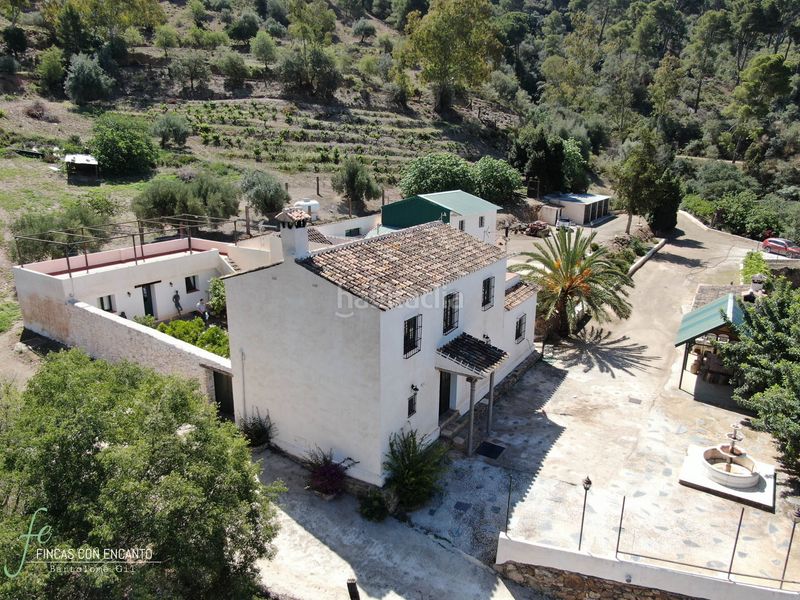 Foto b005a6b7-6482-45e7-bc72-a790a7e81fbc. Masia amb xemeneia calefacció aparcament piscina a Málaga