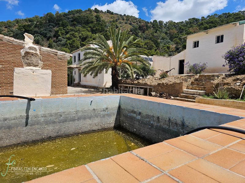 Foto e7355127-f9f0-41cf-8a17-581470a02936. Masia amb xemeneia calefacció aparcament piscina a Málaga
