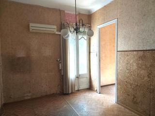 Appartement à Plaça sagrada família 16. Plaça sagrada família. oportunidad única. a reformar.