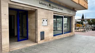 Location Local commercial à Avenida salvador allende 11. Local comercial disponible para alquilar esquina parque