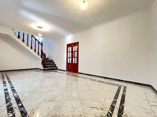 Haus  Avenida ramon y cajal. Casa con patio y azotea, 5 habitaciones, 3wc en avenida españa d