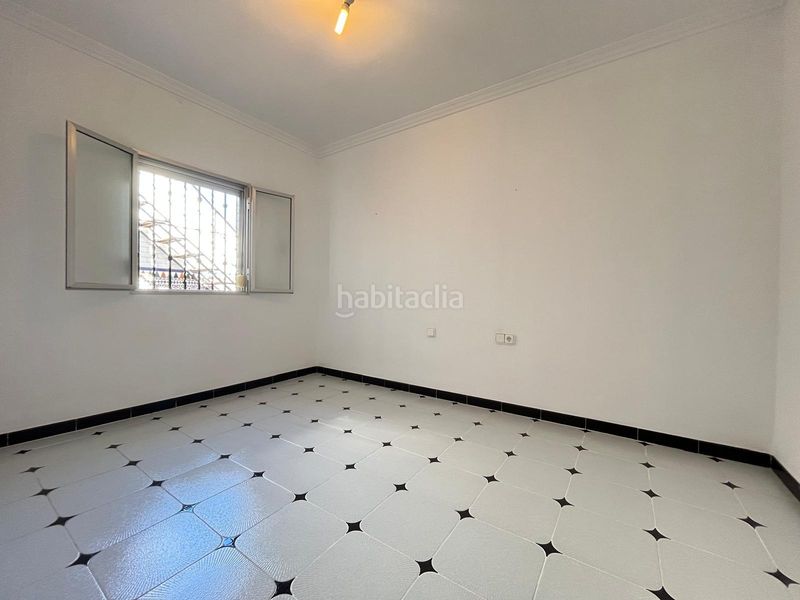 Foto f33ec9c0-e671-4385-897b-a13f5651d27f. Casa amb aparcament a Arco Norte - Avda España Dos Hermanas