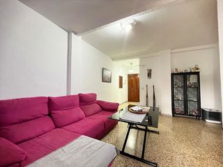 Planta baja  Calle salcillo. Piso bajo de 3 habitaciones en la monedados hermanas
