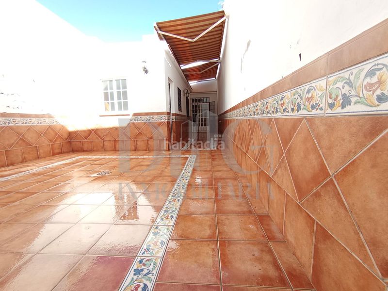 Foto d02ca595-fa51-4382-8e2b-5514affe927b. Casa amb aparcament a El Arenal - La Pólvora Dos Hermanas