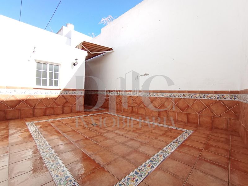 Foto f44d897d-a2ca-44d6-b130-6924fafc7da8. Casa amb aparcament a El Arenal - La Pólvora Dos Hermanas