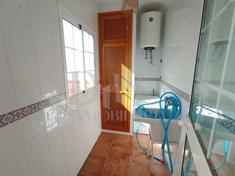 Foto f5fa8ddd-00fa-4740-abd8-76576125f23b. Casa amb aparcament a El Arenal - La Pólvora Dos Hermanas