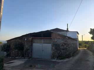 Haus  N/a. Casa con terrenos y viedo a 13 minutos de monforte