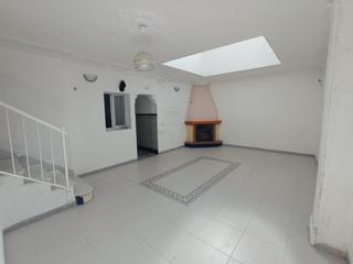 House in La Banda - Campo de Fútbol. Venta de casa dos plantas en chiclana de la frontera