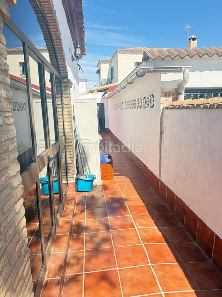 Foto 24b2f018-c247-4358-a6a5-ebb8a310ca75. Chalet venta de chalet urbano ctra. la barrosa en Chiclana de la Frontera