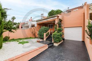 Reihenhaus in Entrepinos. Adosado en entrepinos la eliana con espectacular zona comunitari