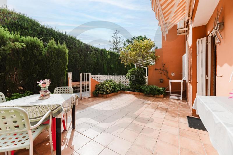 Foto 15d72242-cad2-48e6-a6e6-2ea24e9a8d7a. Casa adossada amb calefacció aparcament a Entrepinos Eliana (l´)