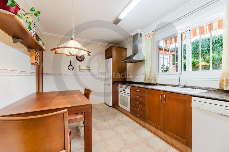 Foto 90450ef0-e259-418c-82b8-859604677a82. Casa adossada amb calefacció aparcament a Entrepinos Eliana (l´)