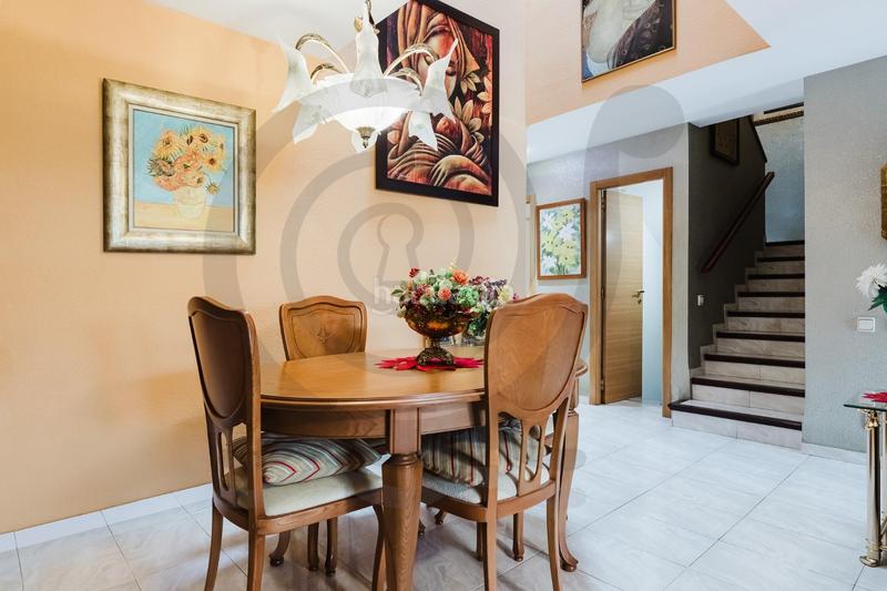 Foto 9d5ff57a-62d3-495b-ac8c-7616c529d5fe. Casa adossada amb calefacció aparcament a Entrepinos Eliana (l´)