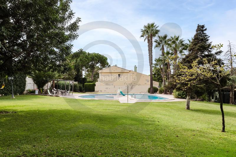 Foto d3baa9b2-9acf-4e21-ab4f-7dd5e695ddc3. Casa adossada amb calefacció aparcament a Entrepinos Eliana (l´)