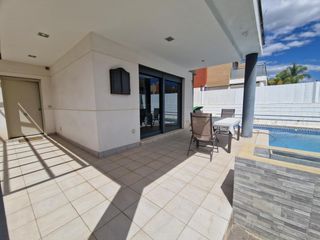 Casa aparellada a Núcleo Urbano. Exclusivo chalet pareado con piscina privada y perteneciente al