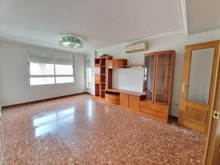 Lloguer Pis a Núcleo Urbano. Estupendo piso larga duración en pobla de vallbona
