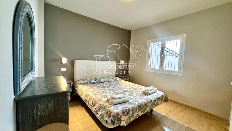 Foto 104c2da1-dbdd-4848-9e91-48c3740875bd. Apartamento  en venta en Los Cristianos, tenerife urbanización cerrada con piscina y aparcamiento en Arona