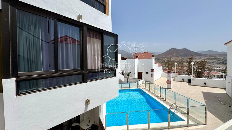 Foto 79c00359-677f-4116-adcc-2422c8910ee7. Apartamento  en venta en Los Cristianos, tenerife urbanización cerrada con piscina y aparcamiento en Arona