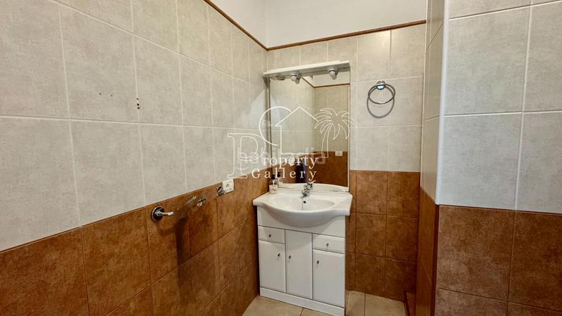 Foto ab874e30-bf47-424f-8807-b3f34f488f49. Apartamento  en venta en Los Cristianos, tenerife urbanización cerrada con piscina y aparcamiento en Arona