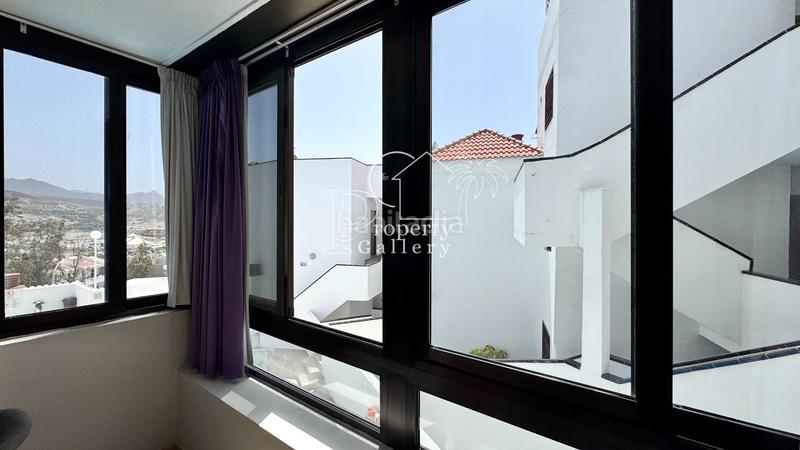 Foto d7240d79-f4f7-421e-bf33-aed82caea5f4. Apartamento  en venta en Los Cristianos, tenerife urbanización cerrada con piscina y aparcamiento en Arona
