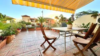 Maison jumelée à Casco Urbano. Casa adosada de tres dormitorios en venta en el galeón, adeje, t