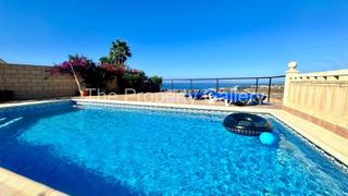 Maison à Playa del Duque. Villa en venta en una ubicación privilegiada en playa del duque,