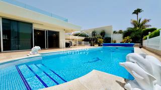 Casa a San Eugenio Bajo. Exclusiva villa de 6 dormitorios en venta en playa de las améric