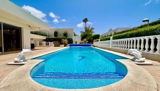 Casa a San Eugenio Bajo. Exclusiva villa de 6 dormitorios en venta en playa de las améric