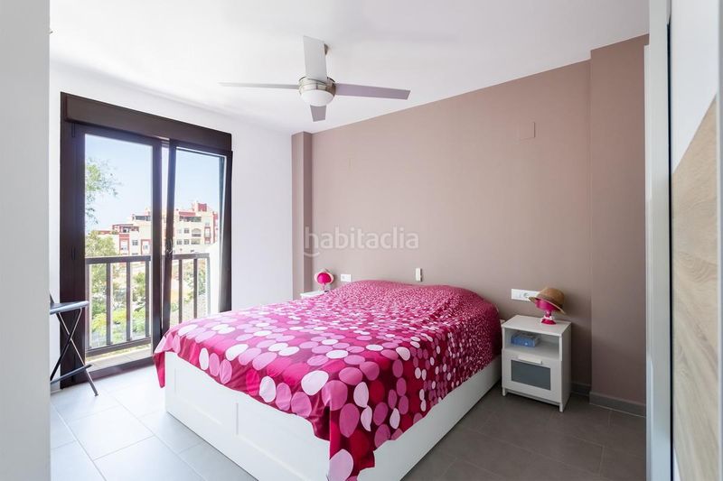 Foto f4ee1a31-1ba6-4efe-905a-ce62430d7ec1. Pis amb calefacció piscina a Centro Salobreña