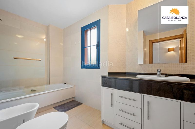 Foto ce25d206-71d9-402d-8d1d-08e009843cec. Apartament amb aparcament piscina a Velilla - Velilla Taramay Almuñécar