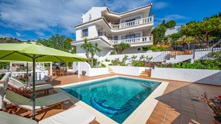 House  Lanzarote. Encantadora villa con jardín exuberante, vistas al mar y piscina