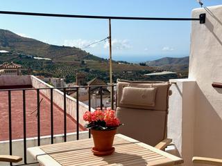 Casa  Carmen. Estilosa casa de pueblo con vistas al mar y alma andaluza en el