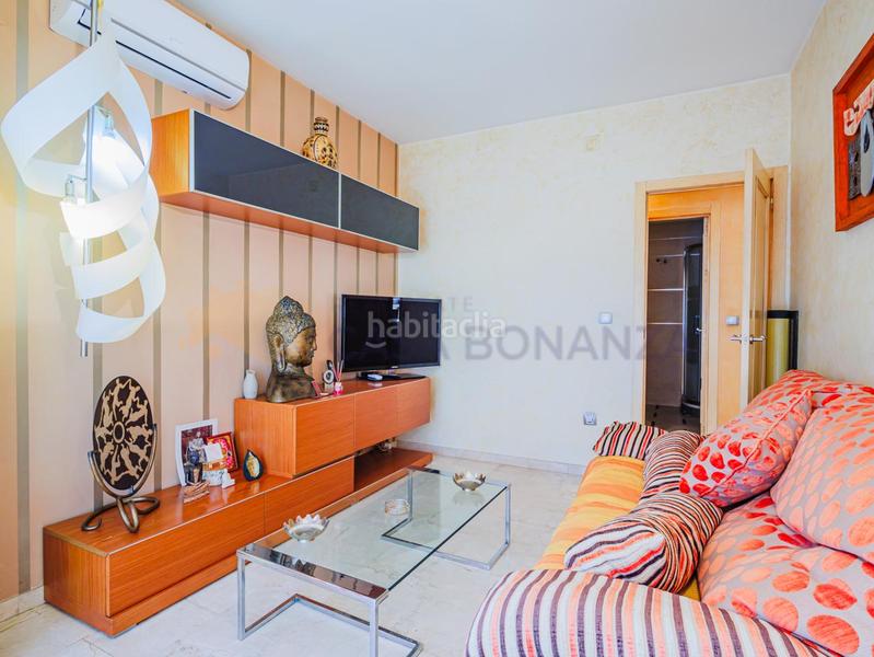 Foto 6722a8e9-681f-4dce-8cf3-646e3e1b3fff. Piso amplio piso céntrico con 3 dormitorios cerca de la playa, el mercado y el casco antiguo. en Almuñécar