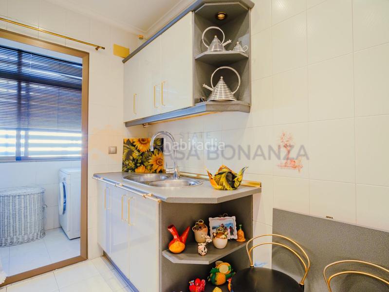 Foto 753b7615-361d-4922-89ce-e161bd8f0900. Piso amplio piso céntrico con 3 dormitorios cerca de la playa, el mercado y el casco antiguo. en Almuñécar